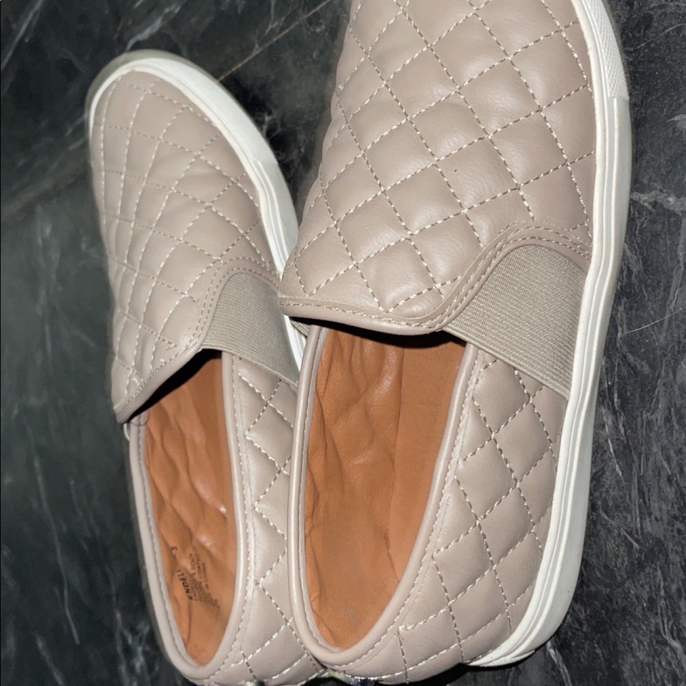 Beige Steve Madden sneakers